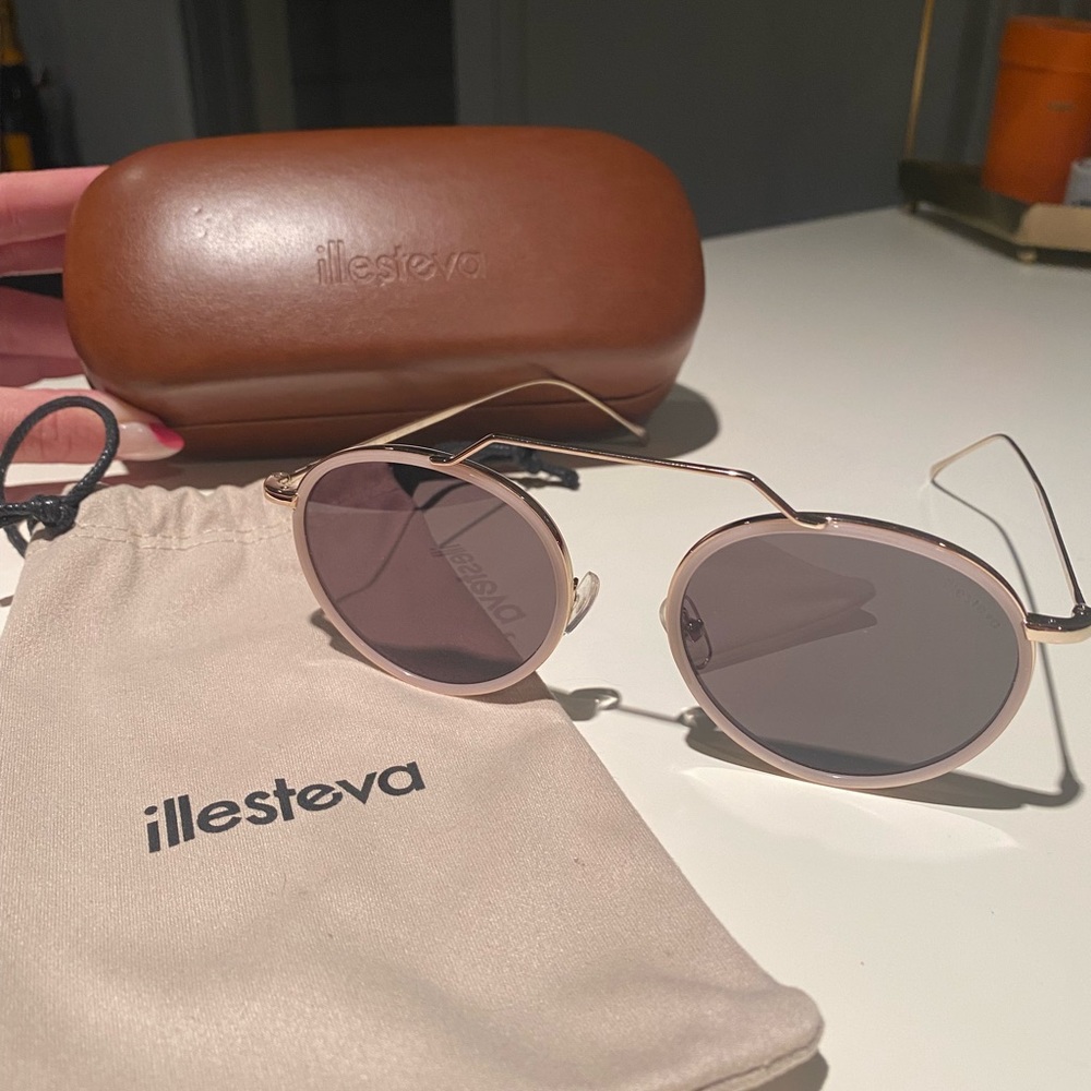 ILLESTEVA Light Pink & Gold Sunglasses